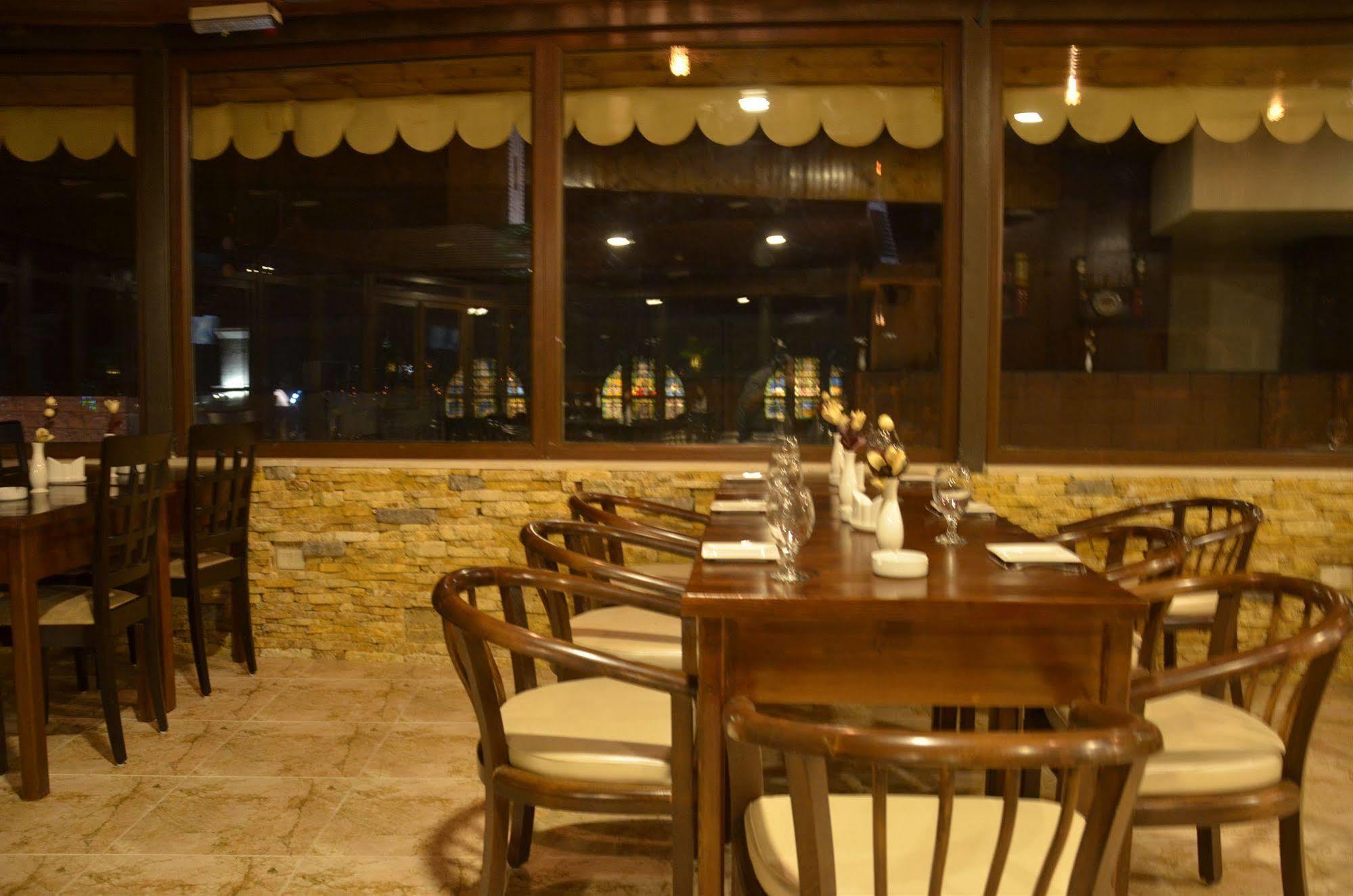 Saint John Hotel Madaba Bagian luar foto