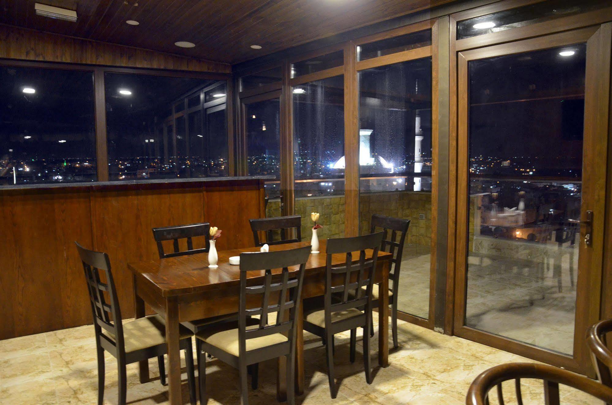 Saint John Hotel Madaba Bagian luar foto