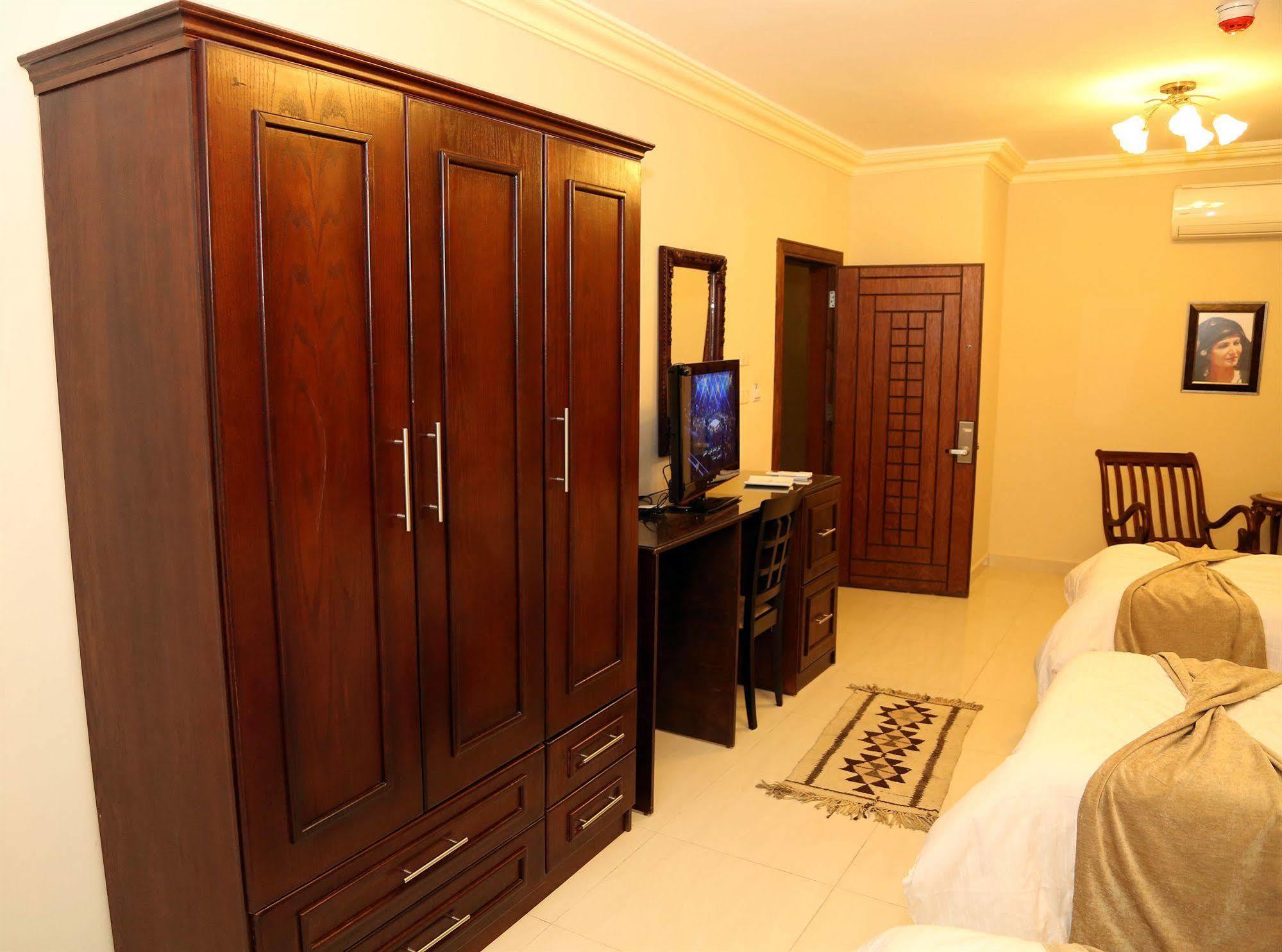 Saint John Hotel Madaba Bagian luar foto